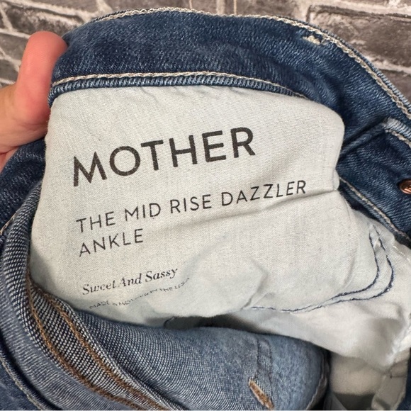 Mother the Mid Rise Dazzler Ankle jeans in Sweet & Sassy - Picture 10 of 12